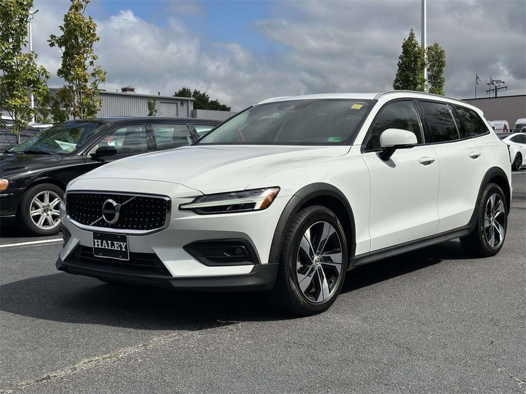 2021 Volvo V60 Cross Country T5 photo 4