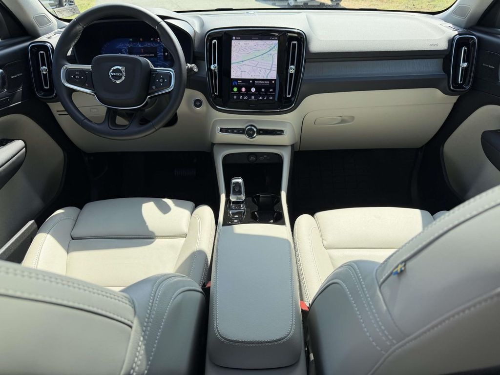 New 2026 Volvo XC40 B5 Ultra SUV