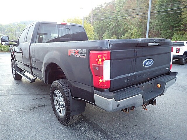 2017 Ford F-350 Lariat photo 4