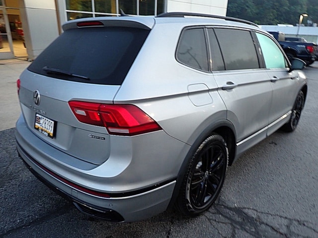 2022 Volkswagen Tiguan SE R-Line Black photo 2
