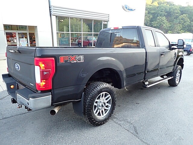 2017 Ford F-350 Lariat photo 2