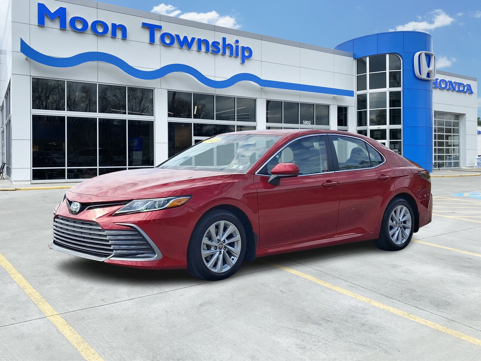 2023 Toyota Camry LE photo 3