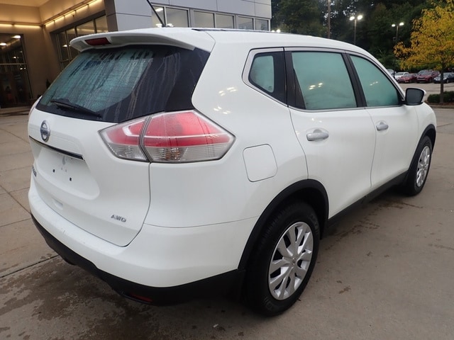 Used 2015 Nissan Rogue S with VIN KNMAT2MV9FP585738 for sale in Moon Township, PA