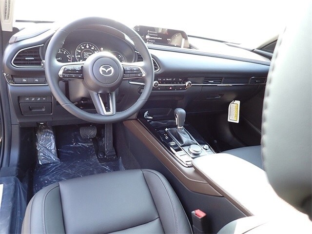 2025 Mazda CX-30 Premium - Photo 13