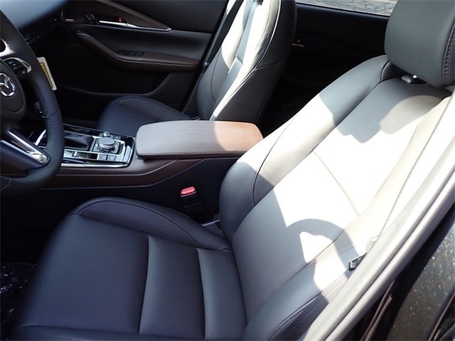 2025 Mazda CX-30 Premium - Photo 11