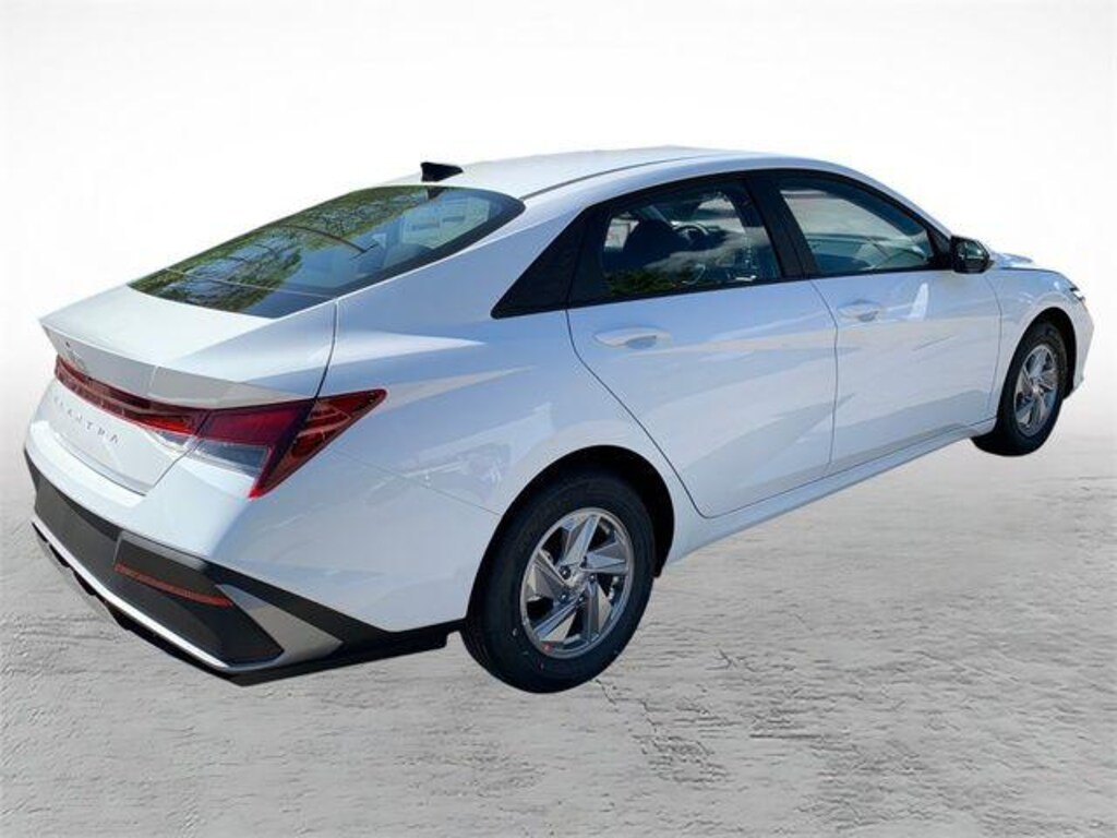 New 2026 Hyundai Elantra SE Sedan