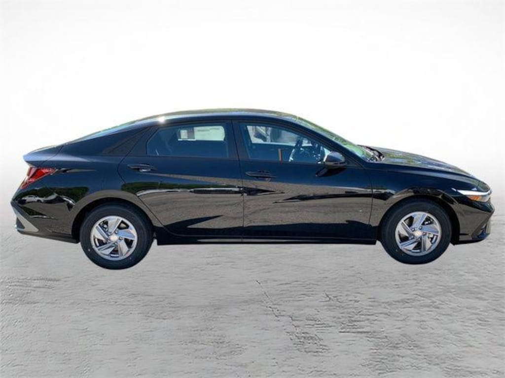 New 2026 Hyundai Elantra SE Sedan
