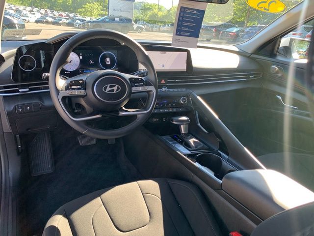 2025 Hyundai Elantra SEL - Photo 18