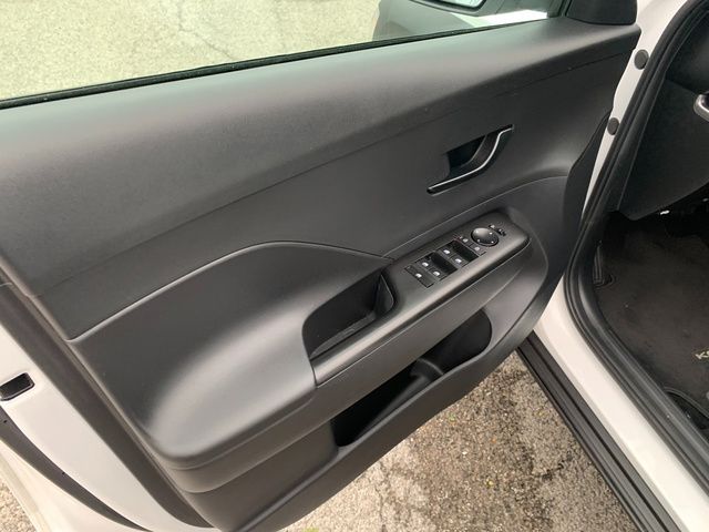 2024 Hyundai Kona SE - Photo 20