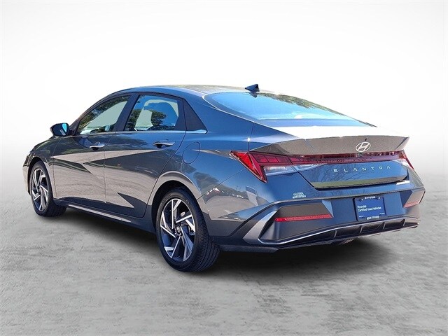 2025 Hyundai Elantra SEL Convenience photo 4