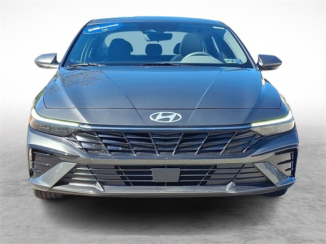 2025 Hyundai Elantra SEL Convenience photo 2