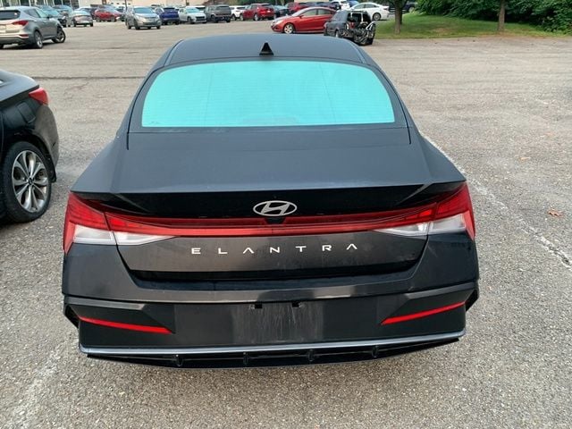 2025 Hyundai Elantra SEL - Photo 3