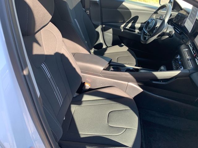 2025 Hyundai Elantra SEL - Photo 10