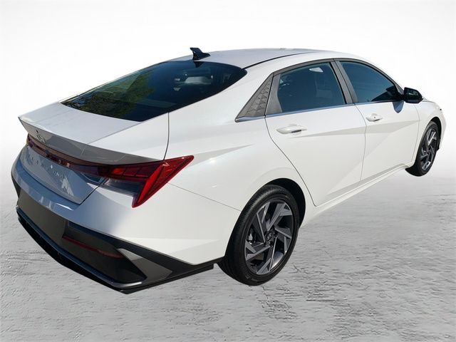 2025 Hyundai Elantra SEL - Photo 3