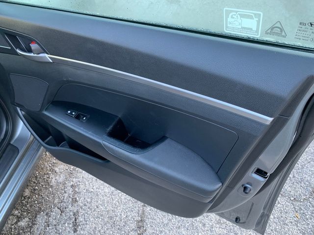 2019 Hyundai Elantra SE - Photo 13