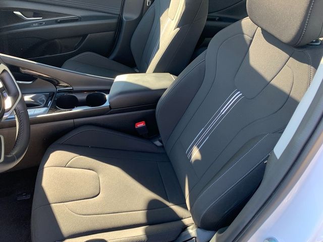 2025 Hyundai Elantra SEL - Photo 16