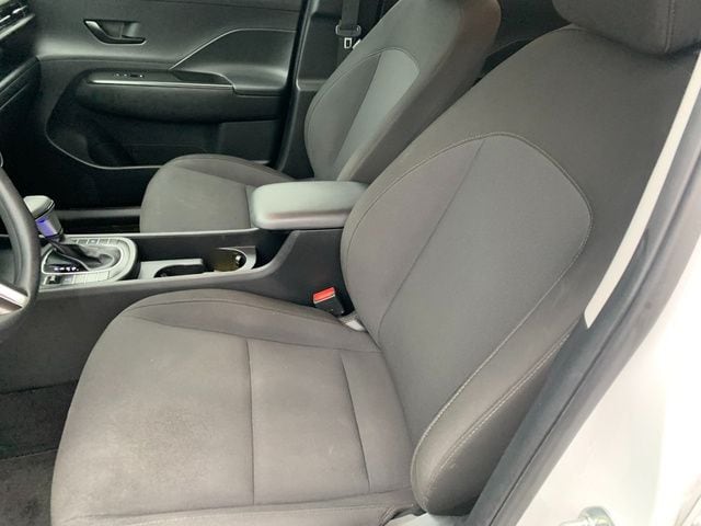 2024 Hyundai Kona SE - Photo 16