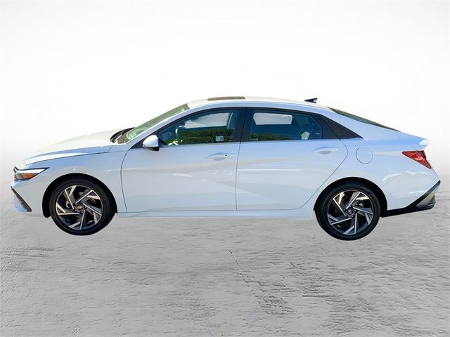 2025 Hyundai Elantra SEL - Photo 6