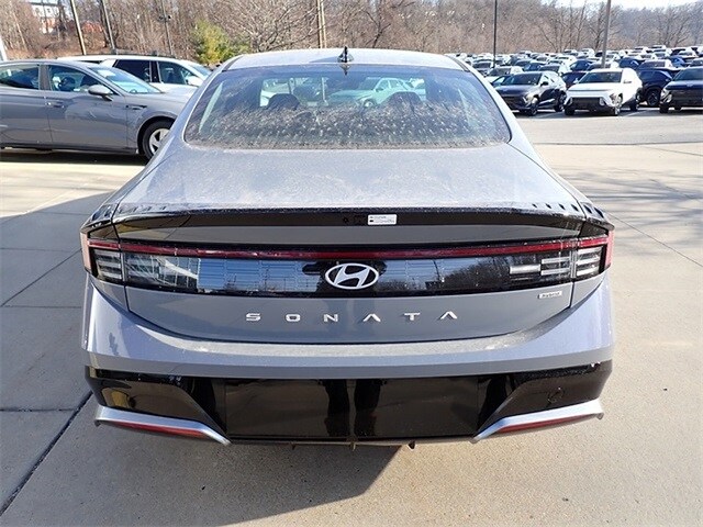 2025 Hyundai Sonata Hybrid SEL photo 3