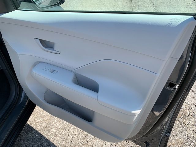 2025 Hyundai Kona SEL - Photo 13