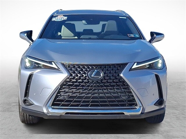 2023 Lexus UX 250h Premium photo 2
