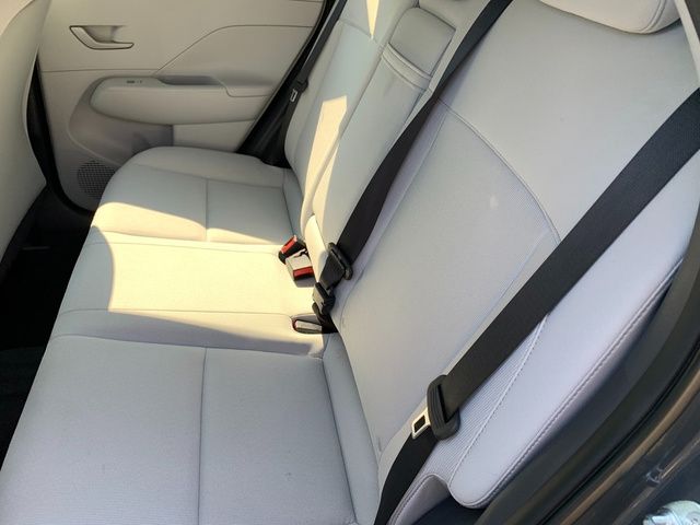 2025 Hyundai Kona SEL - Photo 17