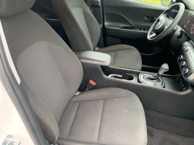 2024 Hyundai Kona SE - Photo 10