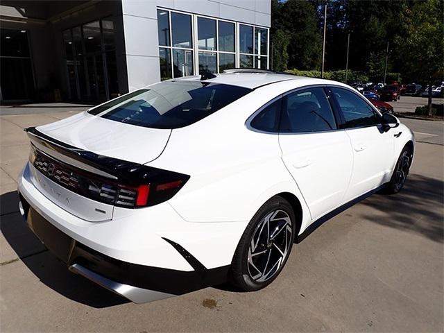 2026 Hyundai Sonata SEL Sport photo 2