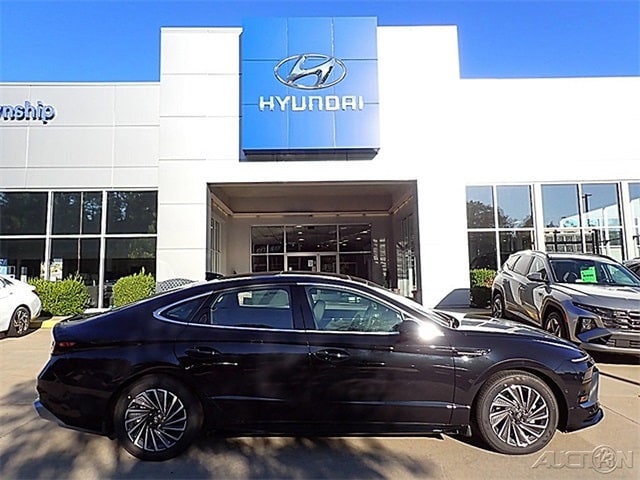 2025 Hyundai Sonata Hybrid Sedan 