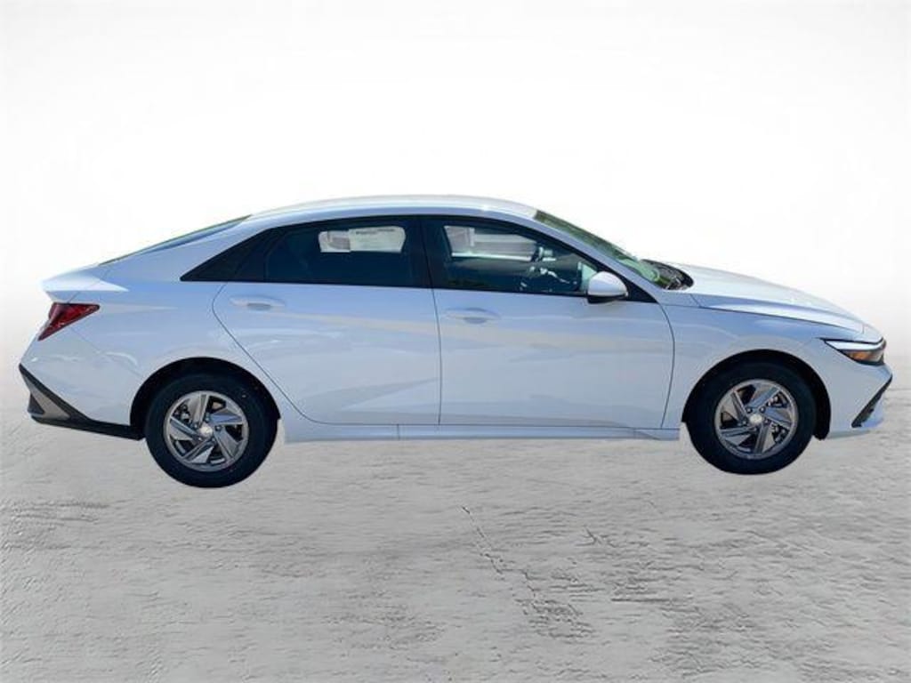 New 2026 Hyundai Elantra SE Sedan