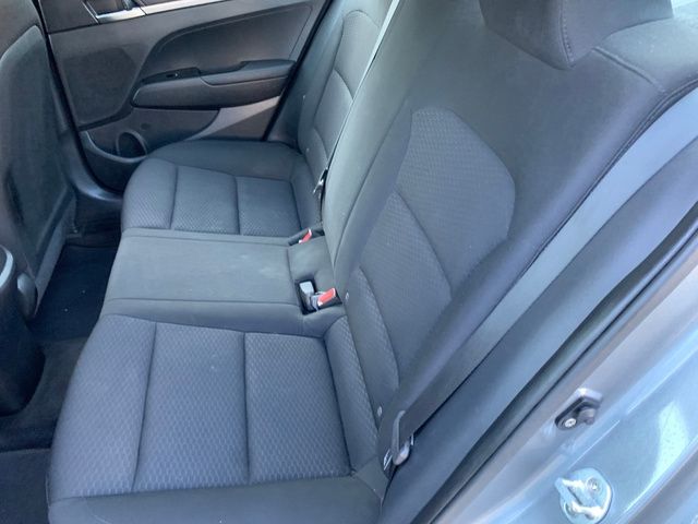 2019 Hyundai Elantra SE - Photo 18