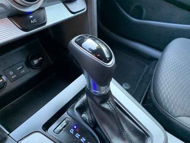 2019 Hyundai Elantra SE - Photo 24