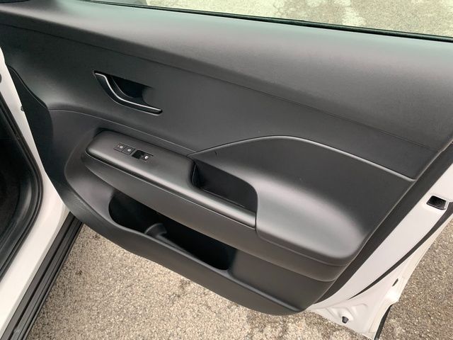 2024 Hyundai Kona SE - Photo 13