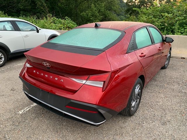 2024 Hyundai Elantra SEL - Photo 4