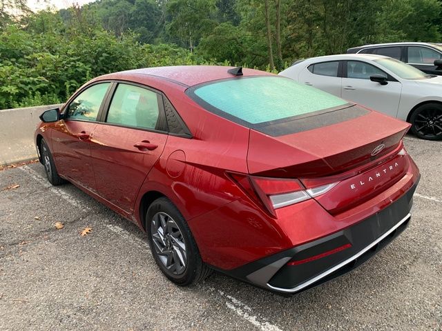 2024 Hyundai Elantra SEL - Photo 2