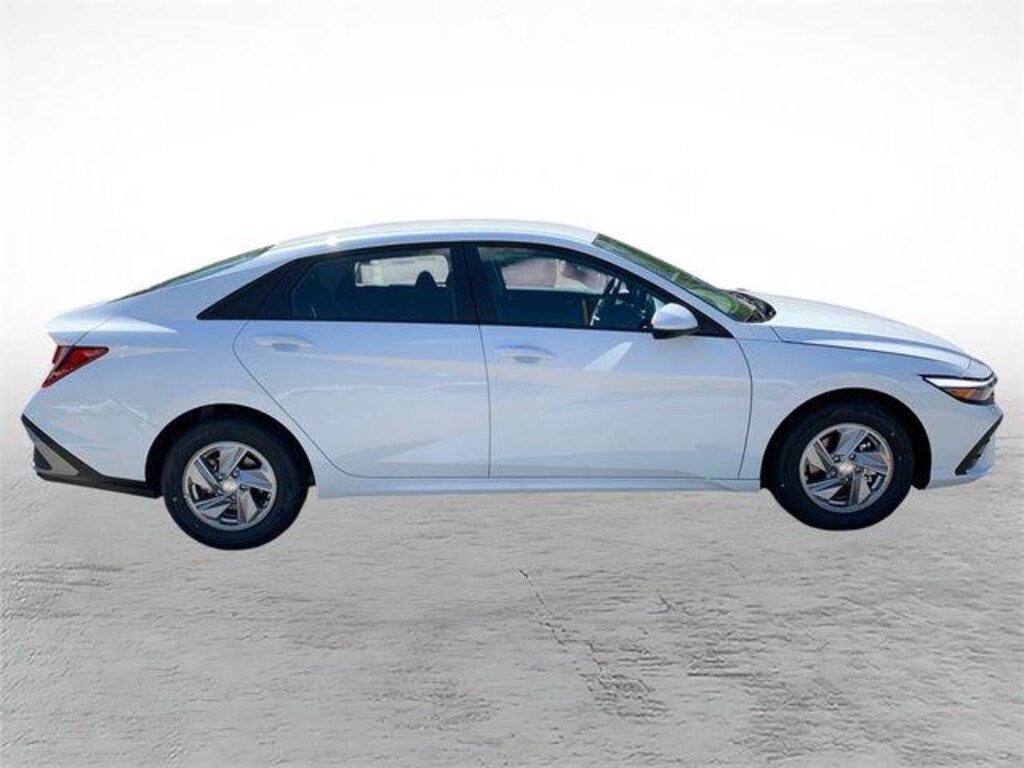 New 2026 Hyundai Elantra SE Sedan