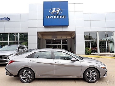 2025 Hyundai Elantra Limited Sedan