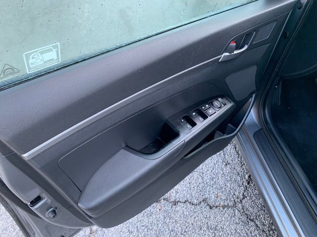 2019 Hyundai Elantra SE - Photo 21