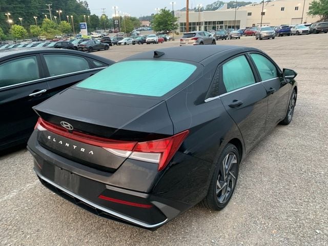 2025 Hyundai Elantra SEL - Photo 4