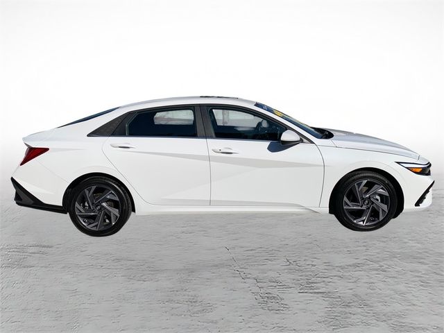 2025 Hyundai Elantra SEL - Photo 2