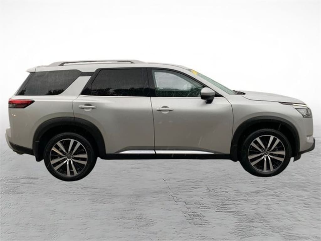 Used 2024 Nissan Pathfinder Platinum SUV