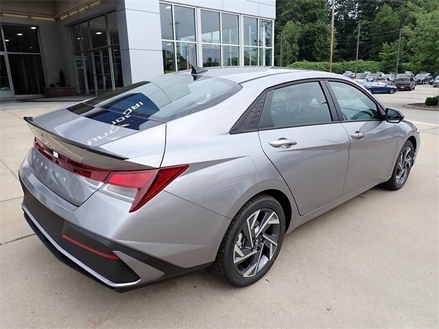 2025 Hyundai Elantra SEL Sport photo 2