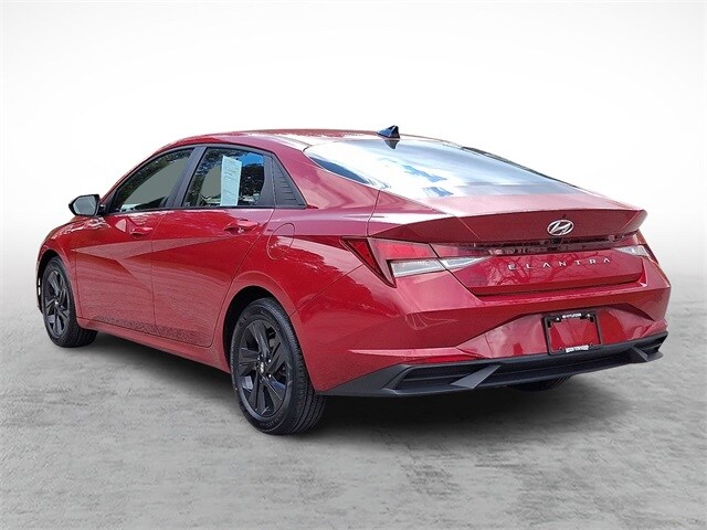 2023 Hyundai Elantra SEL photo 4