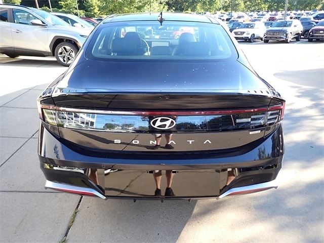 2025 Hyundai Sonata Hybrid Limited photo 3