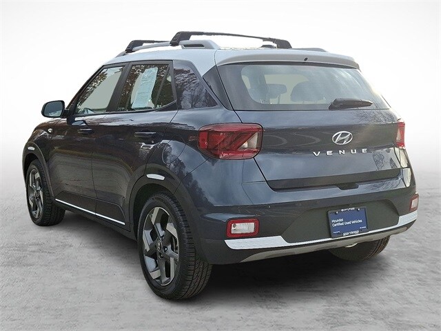 2023 Hyundai Venue Limited photo 4