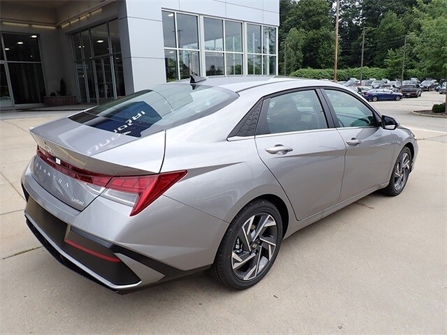2025 Hyundai Elantra Limited photo 2