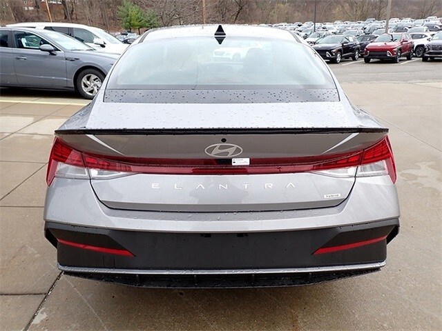 2025 Hyundai Elantra Hybrid SEL Sport photo 3