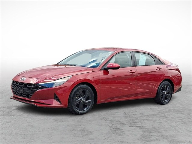 2023 Hyundai Elantra SEL photo 3
