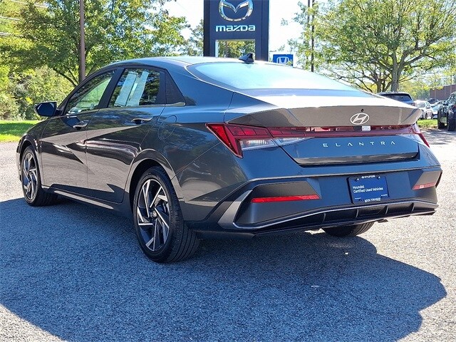 2025 Hyundai Elantra SEL Convenience photo 4