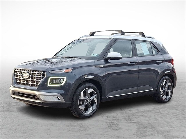 2023 Hyundai Venue Limited photo 3